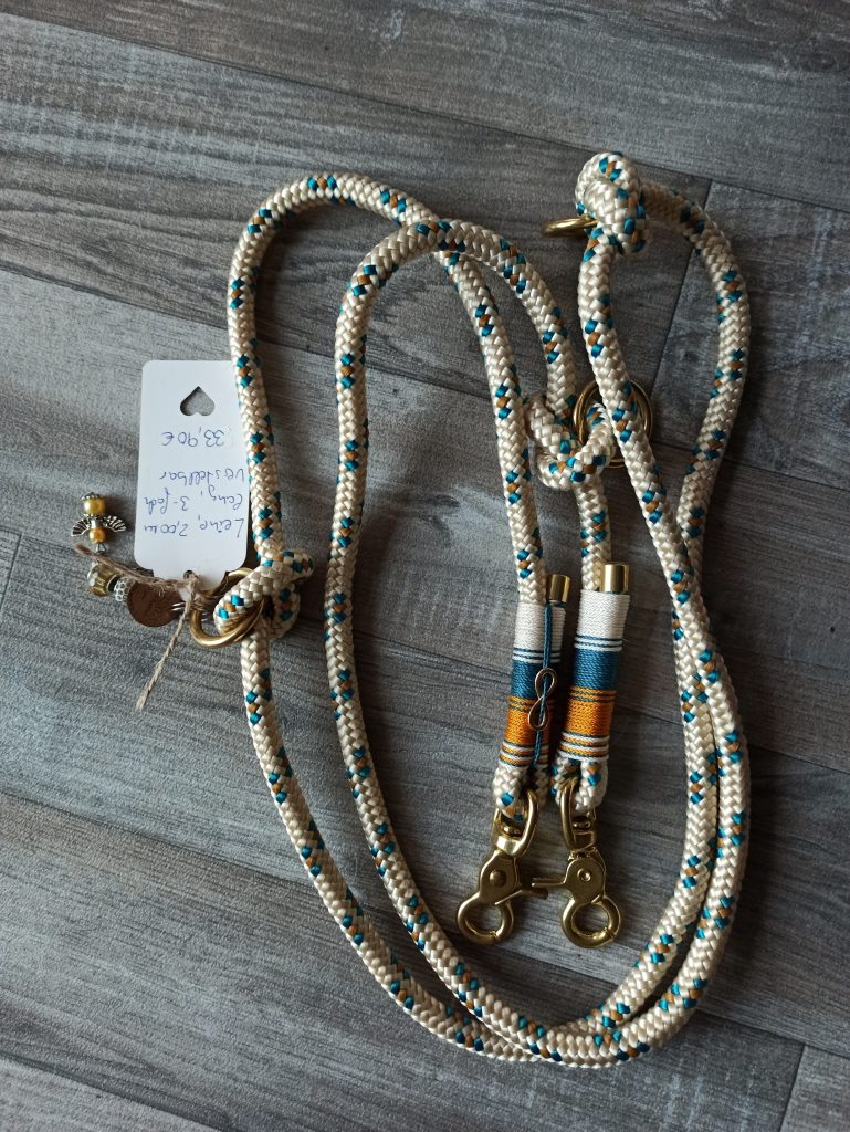 KaiDogsTauGeknüpft by Nina Kaimer