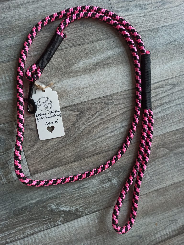 KaiDogsTauGeknüpft by Nina Kaimer