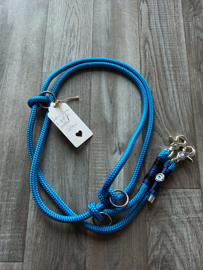 KaiDogsTauGeknüpft by Nina Kaimer